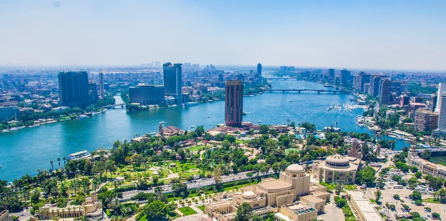 وزير الخارجية بسفارة بلاده في القاهرة