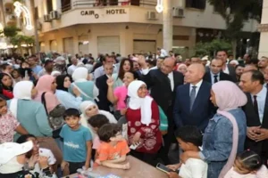 محافظ القاهرة وكورال طلاب
